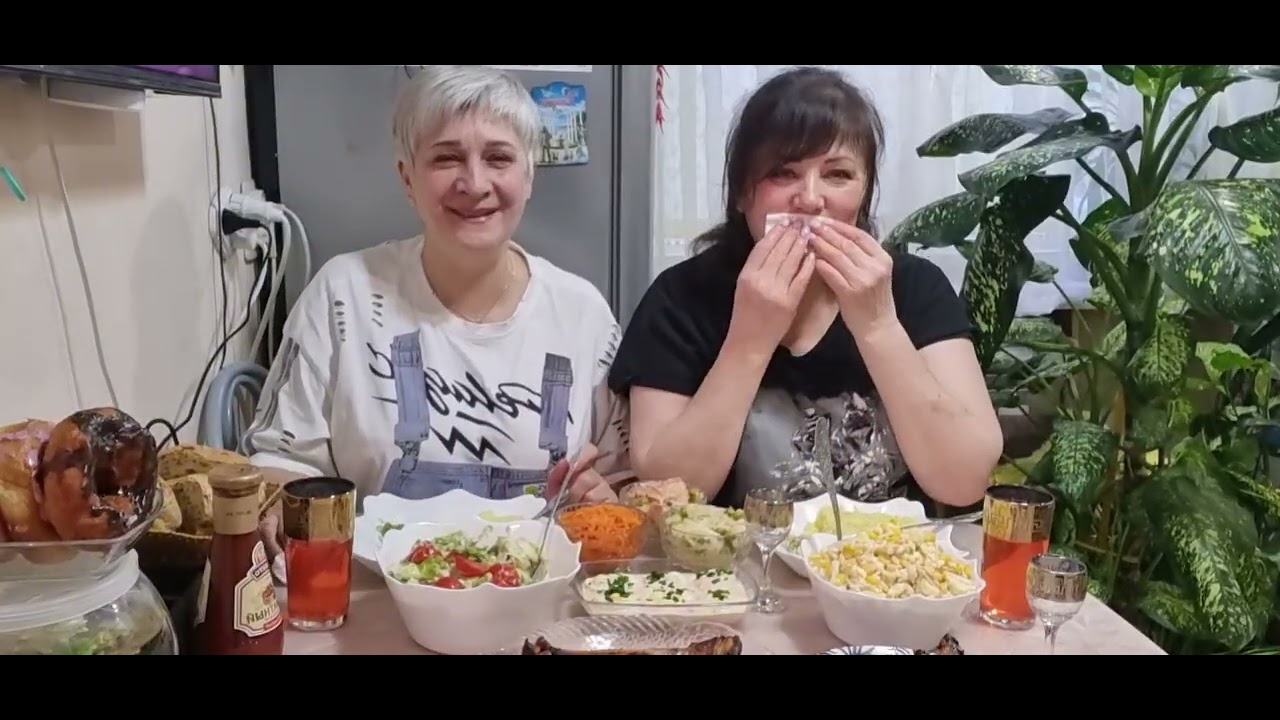 Мукбанг - болталка. Хозяюшка блин, сожгла мясо.. 🙄🍽