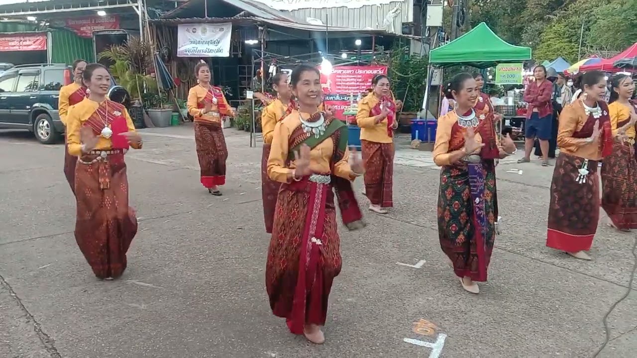 #ออนซอนอีสาน#ท่ารำสวยๆ#สาวเมืองเรืองแสง #chongmekrenovate#ถนนคนเดินช่องเม็ก