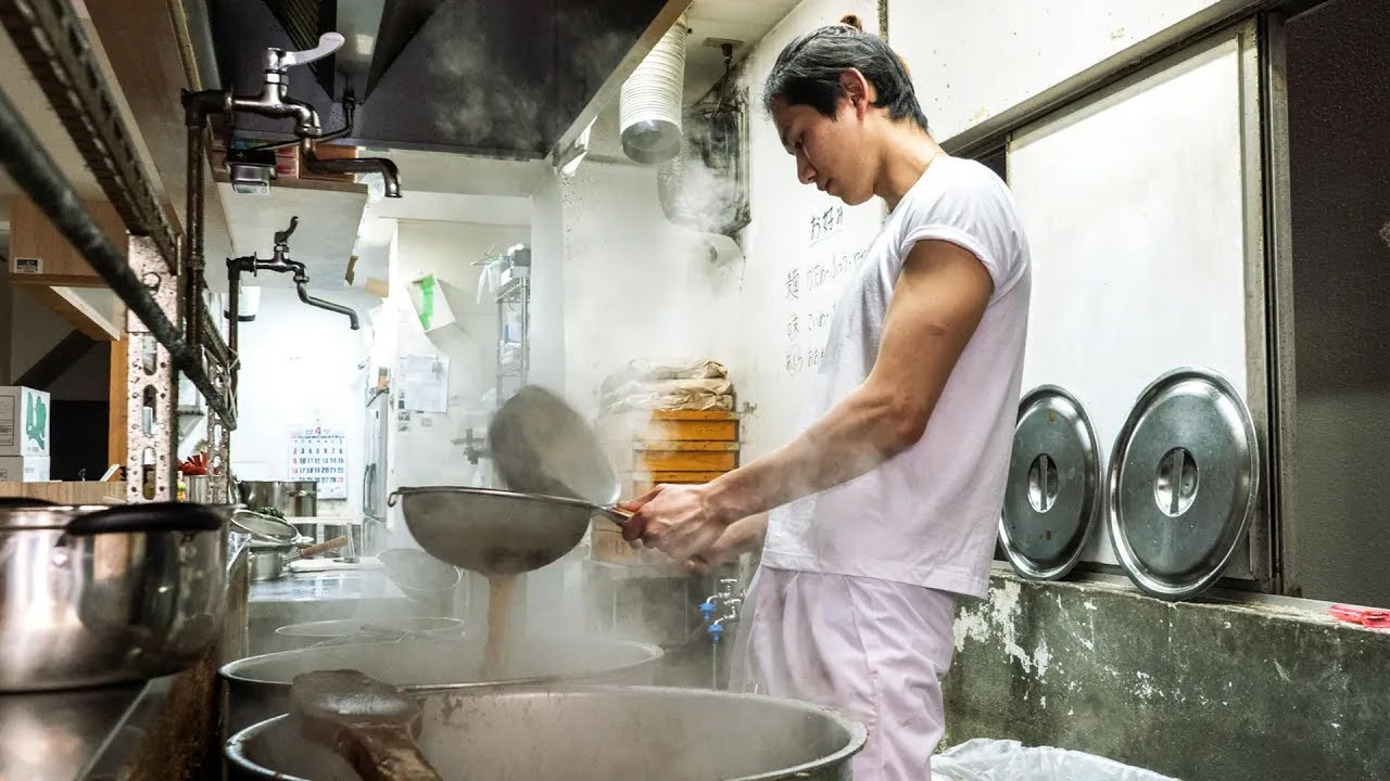 20代の若きイケメン大将が受け継ぐ三浦家イズム！家系ラーメンの名店・武蔵家を密着取材(ラーメン武蔵家 御茶ノ水店)