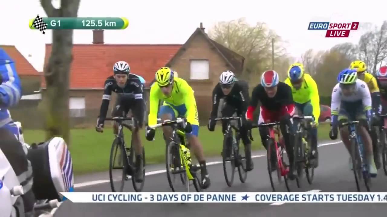 Insane wind breaking the peloton in Gent   Wevelgem 2015 HD