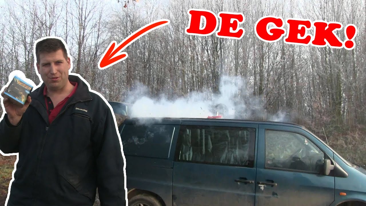 EEN GEK GOOIT VUURWERK OP EEN AUTO!!! VUURWERKSHOPPEN NEDERLAND 2016