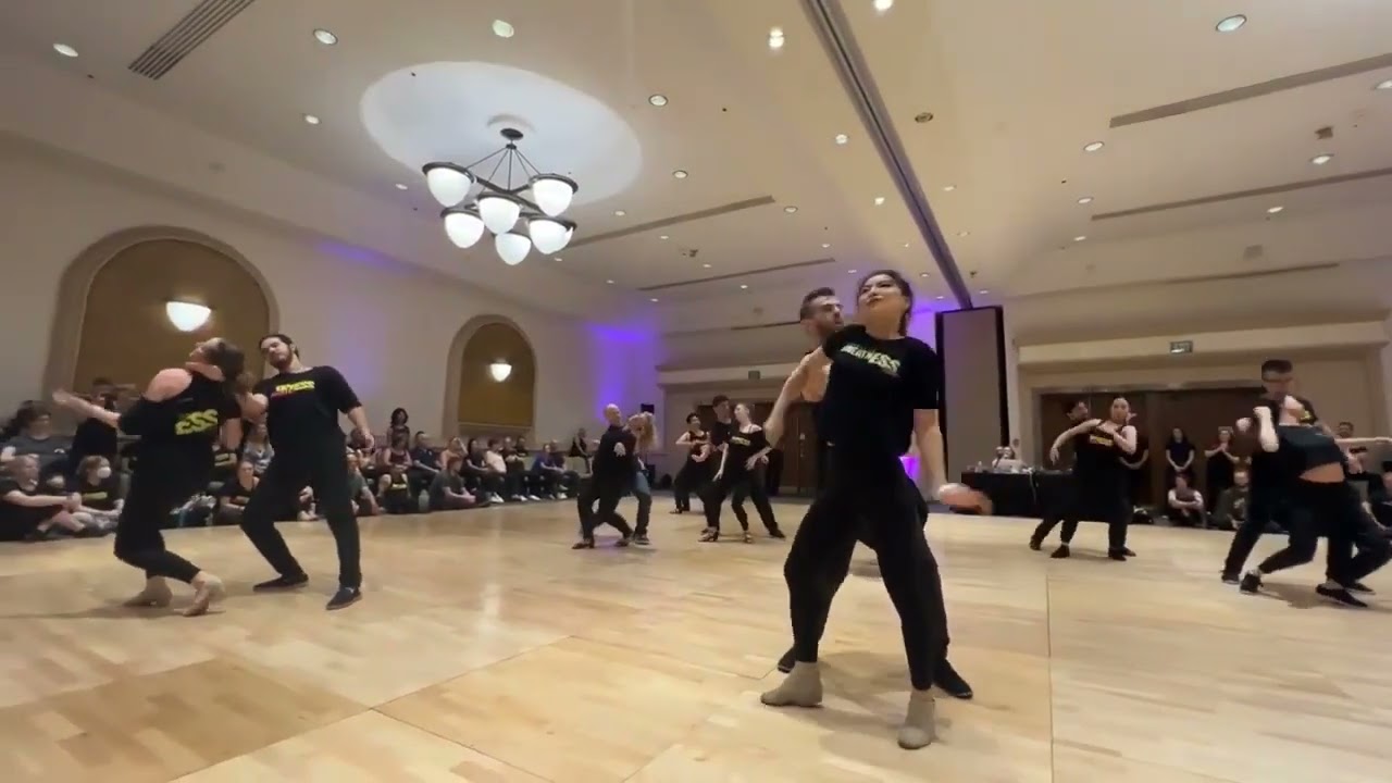 Ari and Jia Perform at ESS Camp 2022 'Do Me Like A Drug'
