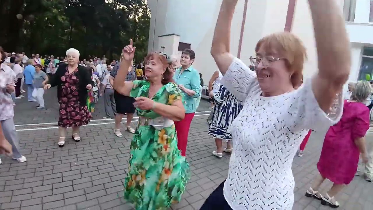 Дольками апельсина ....... 06.09.25 Гомель парк Луначарского 🥰💫