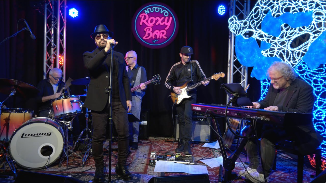 BRACCO DI GRACI, l'operaio circondato dai migliori musicisti italiani live al Nuovo Roxy Bar.
