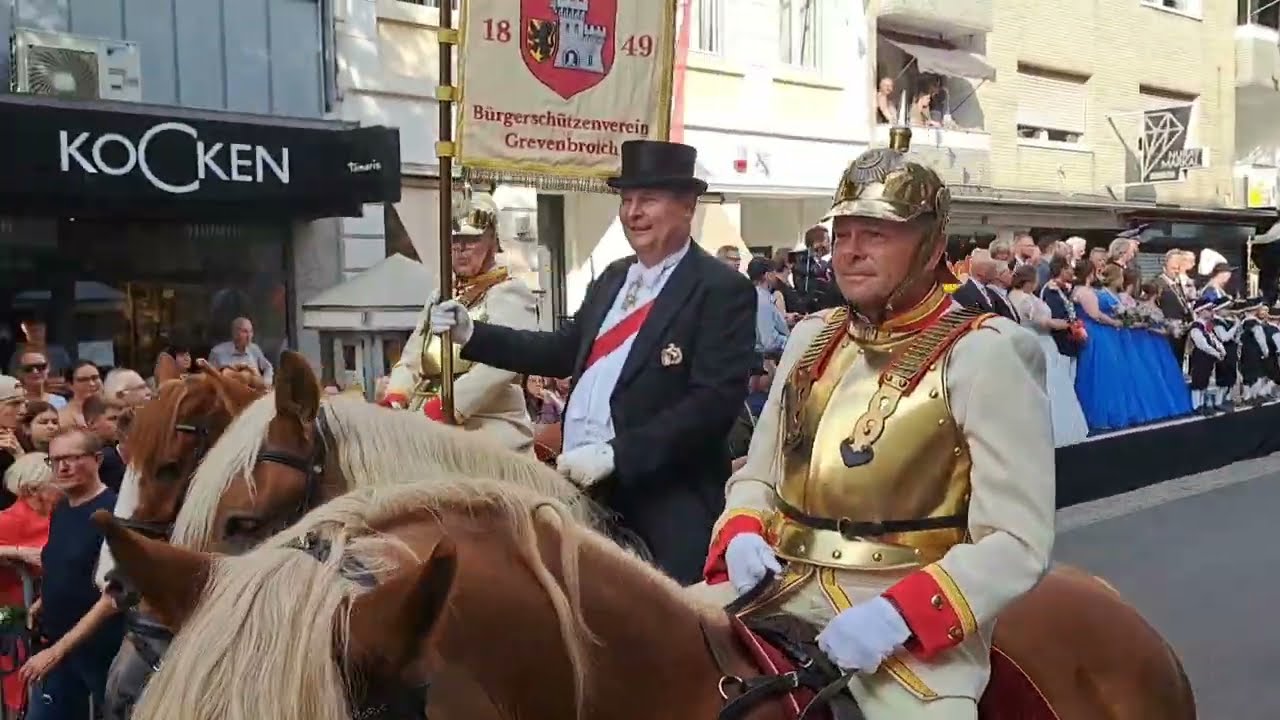 Schützenfest am 05.09.2022 in Grevenbroicher. Die große Sonntagsparade 04. September 2022