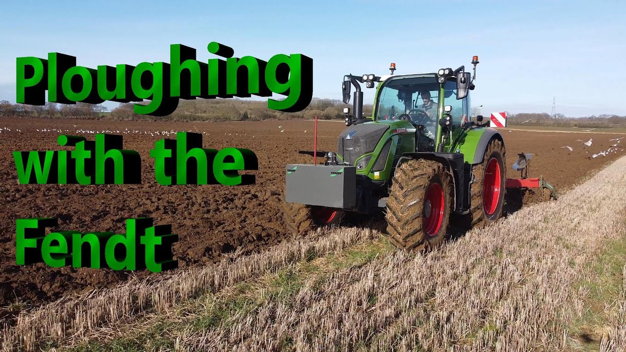 Ploughing with Kvernland & Fendt 718