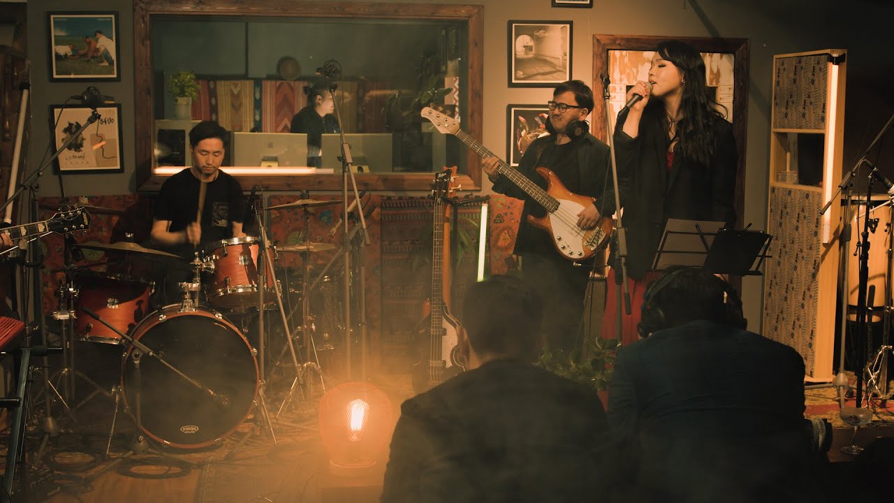 The Library Sessions - The Royal Heartaches &bull; Uur Tsaikhad (Live)