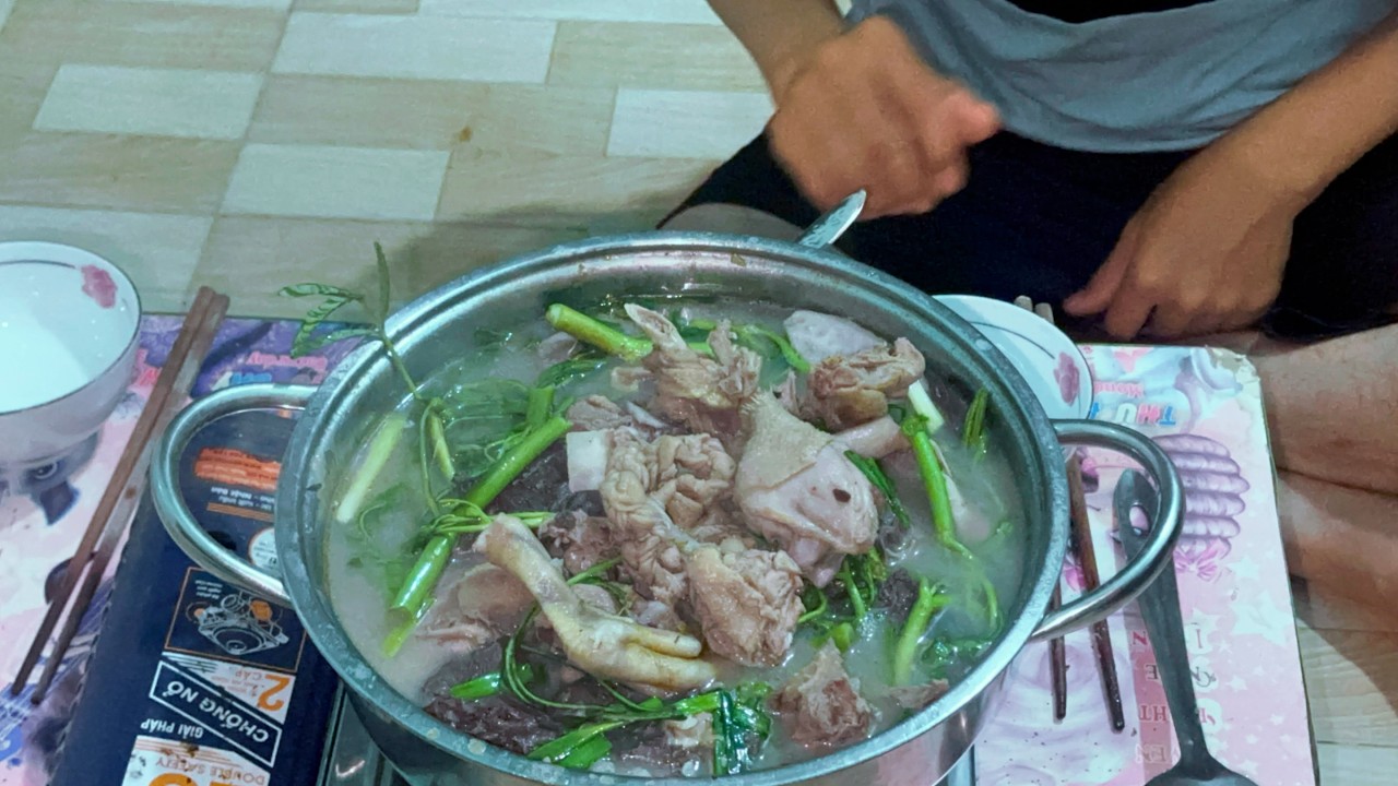 Vịt nấu lẩu chao đậm đà hương vị quê