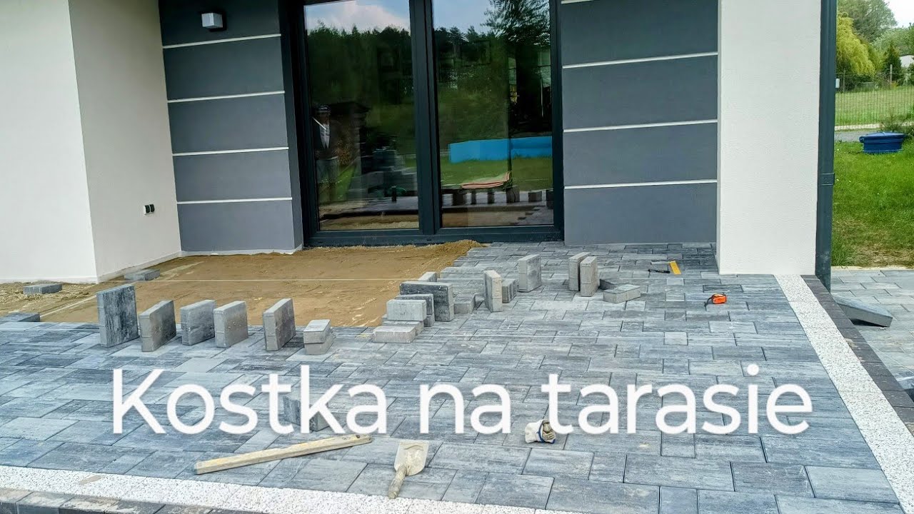 Układanie kostki Futura Malibu na tarasie dom Galia