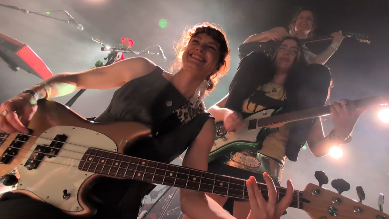 Hinds - Castigadas En El Granero/ Spanish bombs live at the Echoplex in L.A