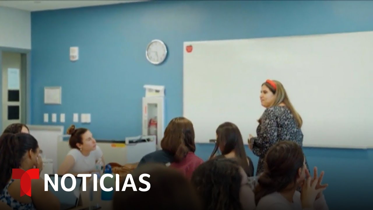 Inmigrantes profesionales pueden capacitarse como docentes en Miami | Noticias Telemundo