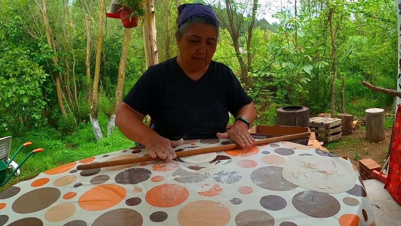 ARKADAŞLARIM...  KÖYÜN HİÇ GÖRMEDİĞİMİZ SOKAKLARI...