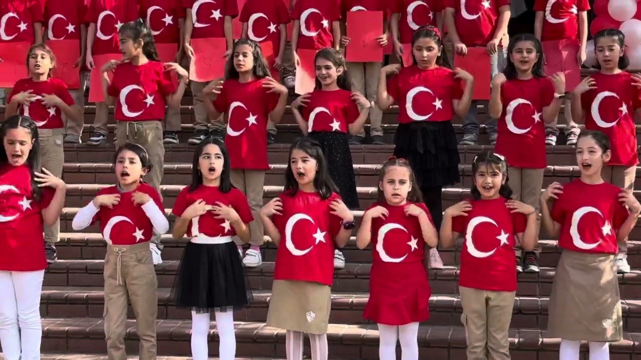 Cumhuriyet özgürlüktür işaret dili gösterisi Hanifi Şireci ilkokulu 2023