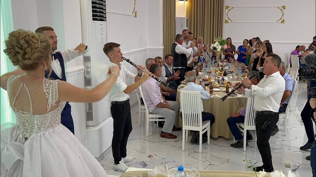 PERSHENDETJE SPECIALE PER KRUSHQIT & CIFTIN LIVE NGA NJE DUETI I BUKUR  FERDI & ALEKSANDER MJESHTRI