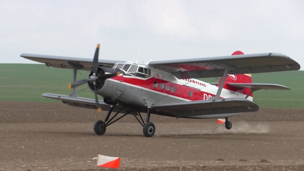 Antonov AN 2 Interflug Start und Landung Hedersleben 2017