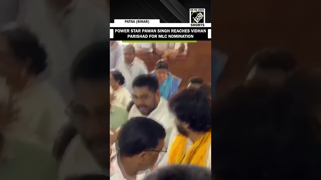 भाजपा एमएलसी उम्मीदवार 'पावर स्टार' पवन सिंह बिहार विधान परिषद में नामांकन दाखिल करने के लिए
