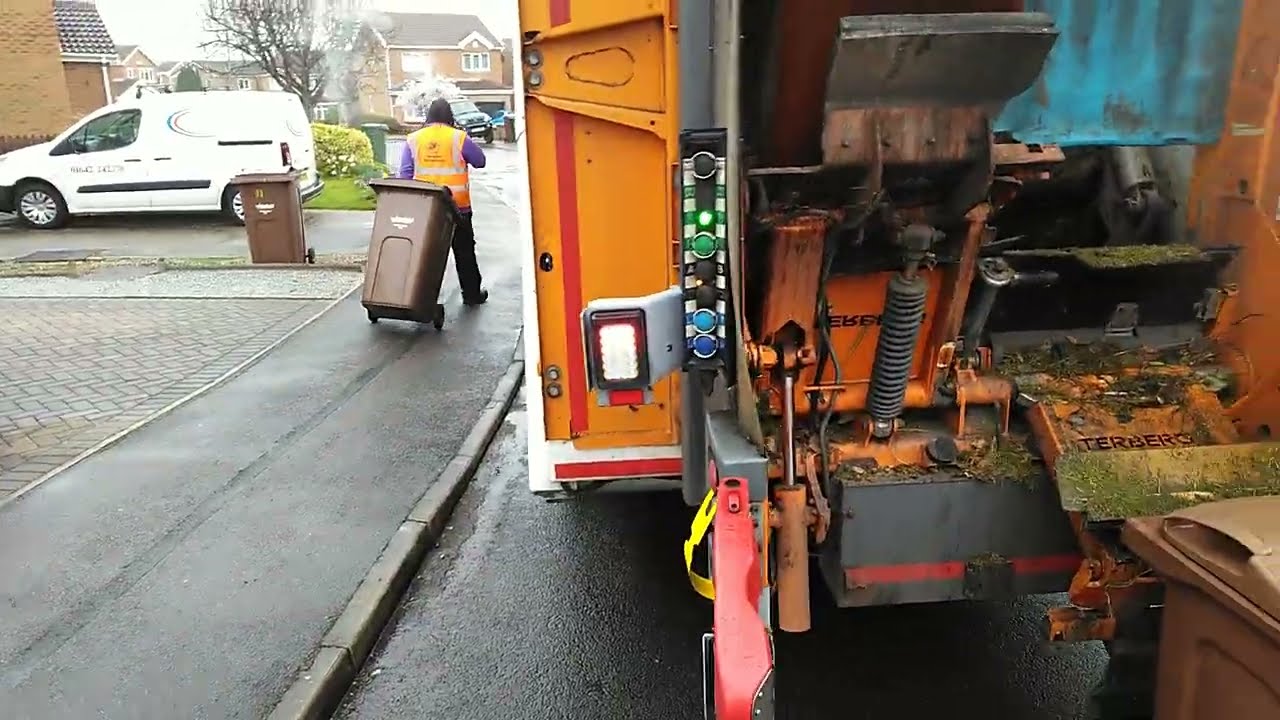 Binning Wakefield - SAME CRAP BUT  ANOTHER DAY, UK BIN MEN AT WORK