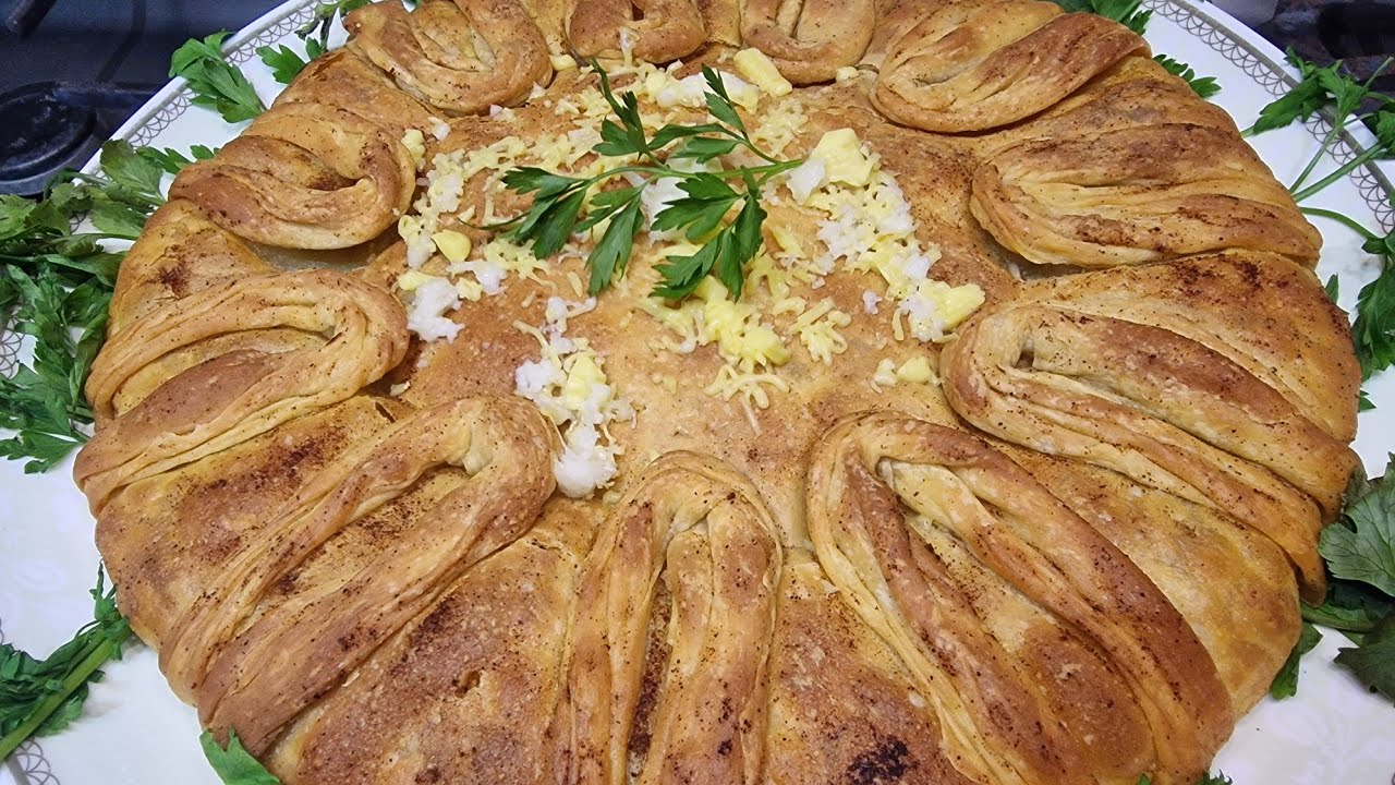 فطيرة على شكل بسطيلة بحشوة رائعة