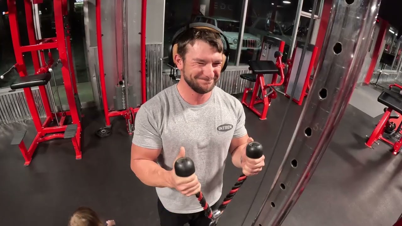 Arm Day #15 Training my 2 year old daughter!