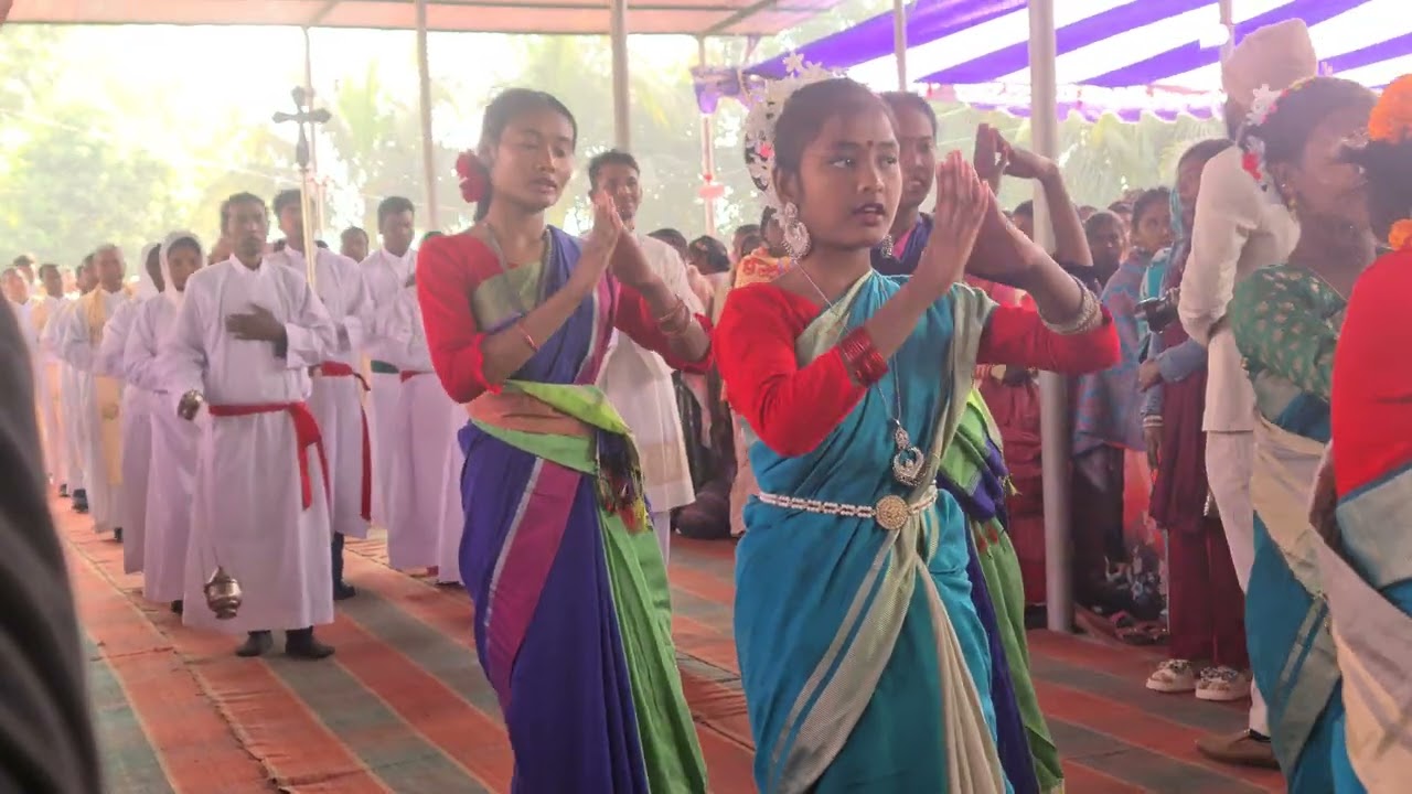 নবাই বটতলা রক্ষাকারিণী মা-মারীয়ার তীর্থের মহাখ্রীষ্টযাগের প্রবেশ অনুষ্ঠান।