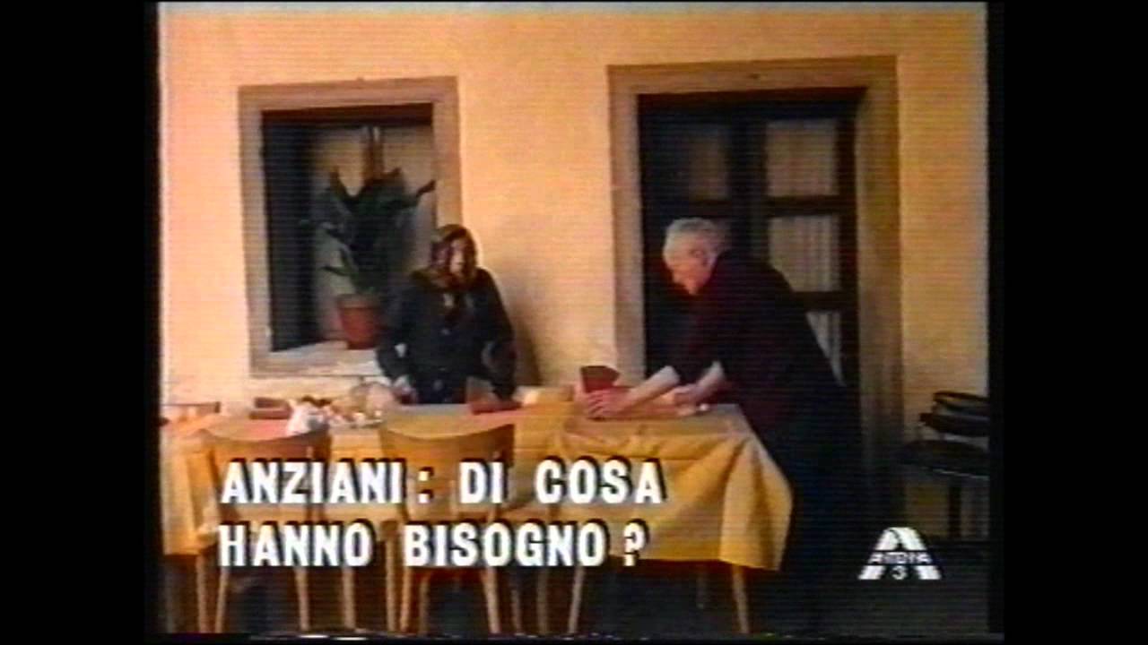 Segnale orario 19,30 - Antenna 3 Veneto + sigla e titoli del Tg condotto da Cecilia Bernardi