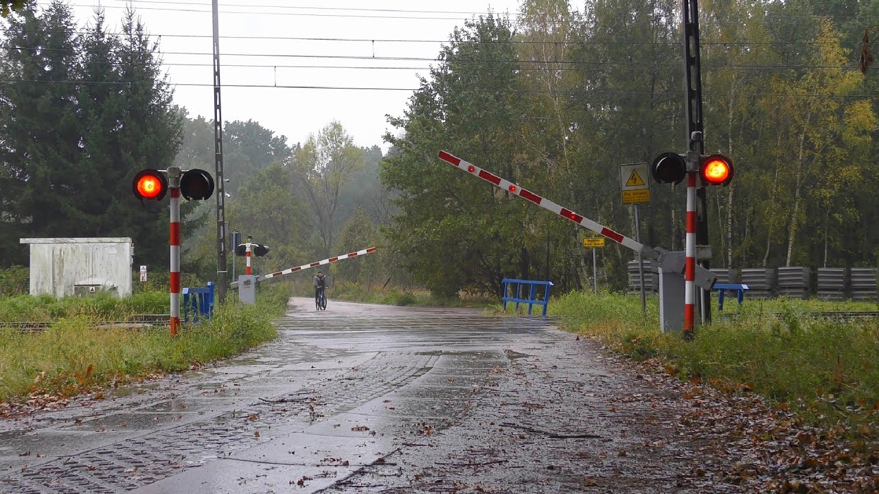 [4K] Przejazd kolejowy - Sękowo | Polish railroad crossing