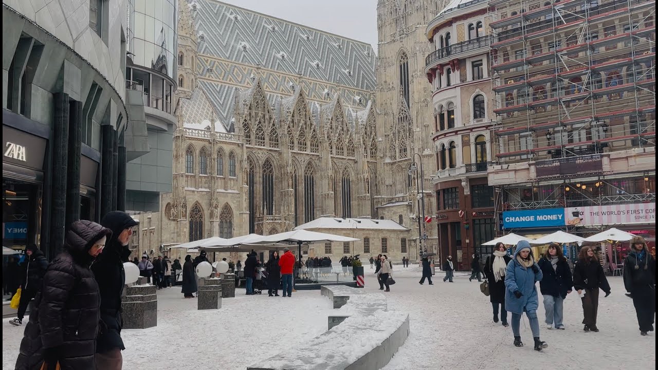 Vienna Snowfall Walk 🇦🇹 Stephansplatz & St. Stephen’s Cathedral ❄️ 4K Horse Carriages (No Music)