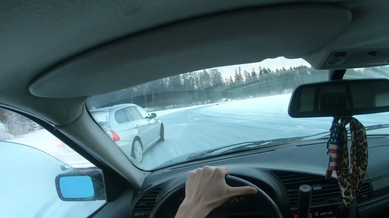 Drifting bmw e36 318i on track. Fails included. Seljametsa jäärada