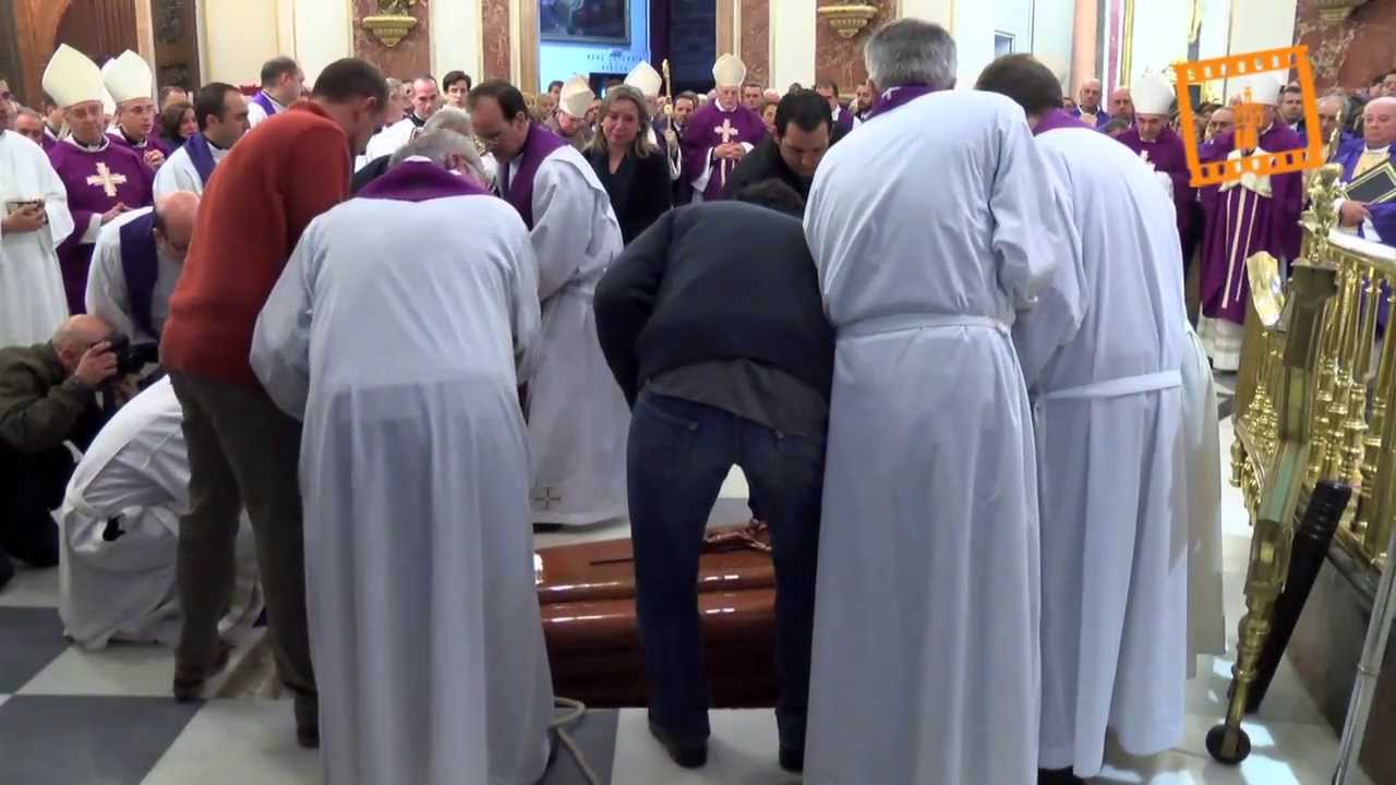 Misa exequial y entierro del cardenal Carles