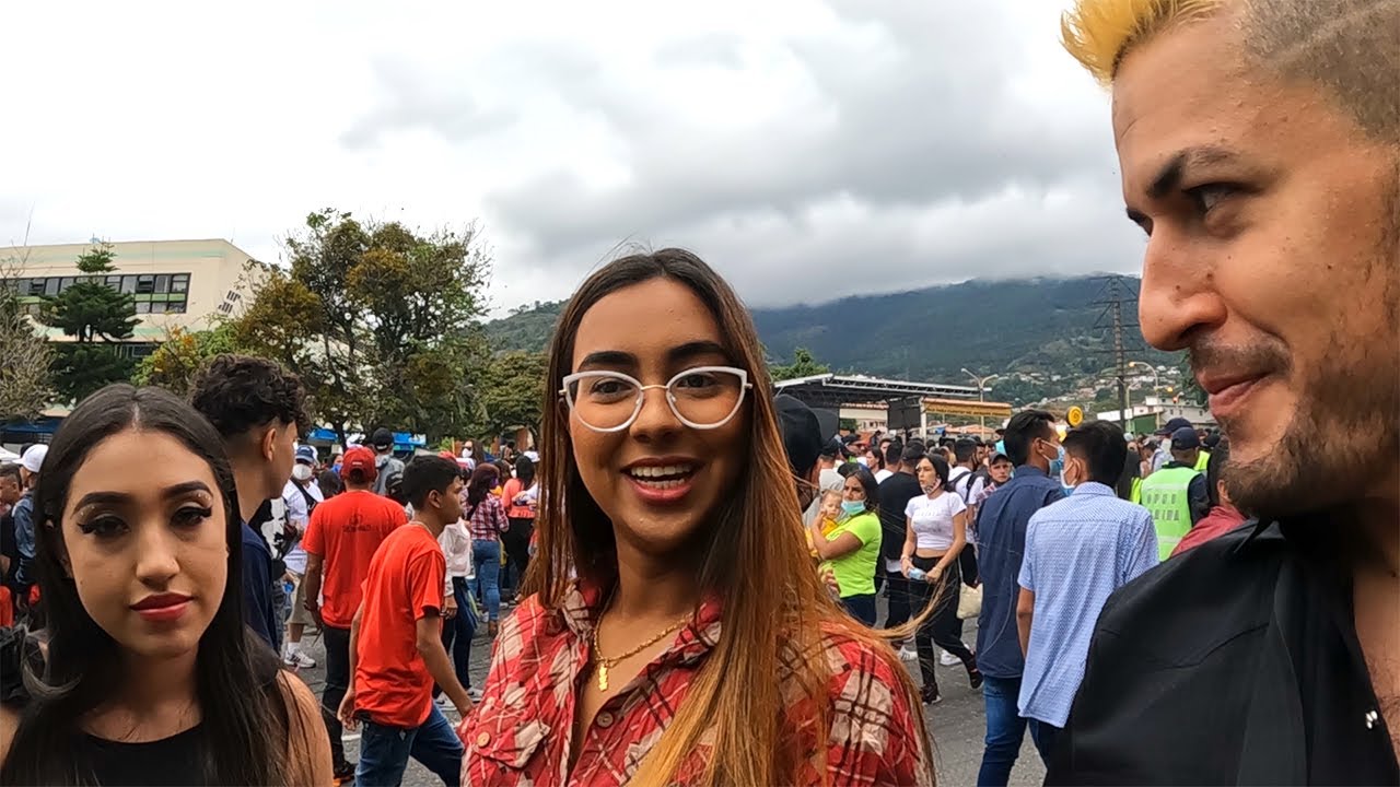 Venezuelan Girls Took Me To Local Mountain Festival 🇻🇪