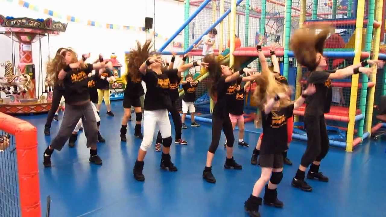 Exibiçao e Diversão no Toyland Park Escola Dança IMPACTO Prof. Edgar Raposo.wmv