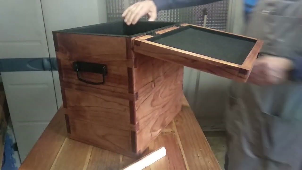 Caja madera para discos de vinilo con cola de milano.