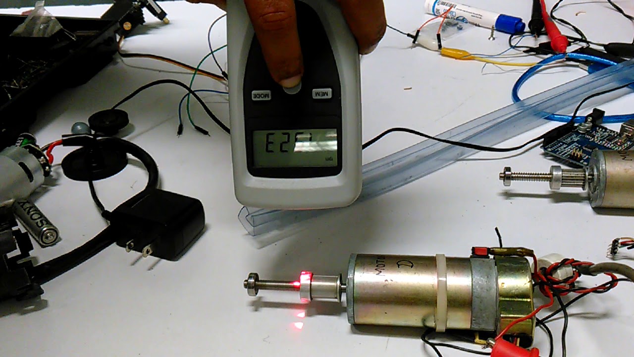 Medición de rpm de un motor DC con tacómetro para un robot.