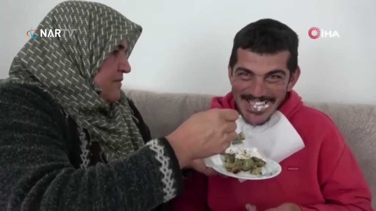 Engelli çocuklarına hem anne hem baba oldu.