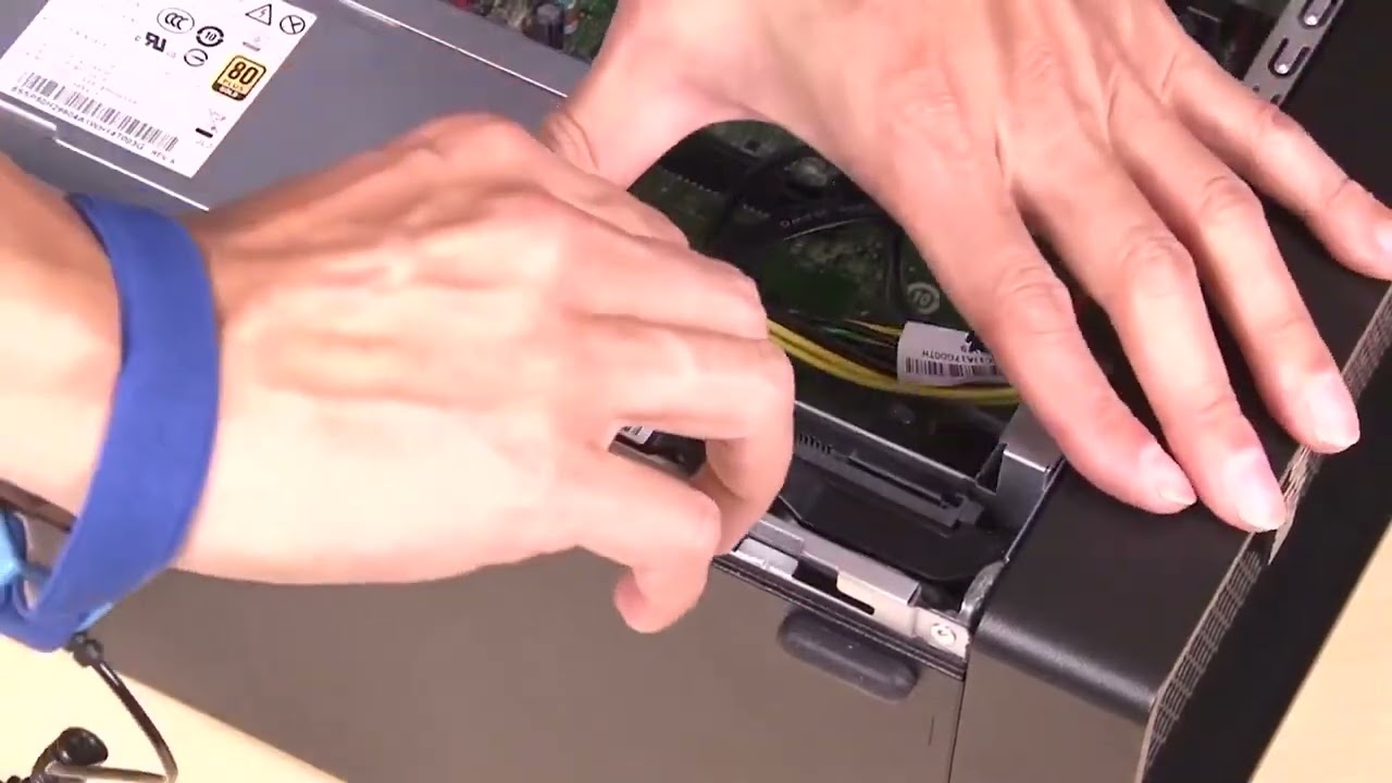 Lenovo ThinkSystem ST50 V2 removing a simple swap drive from bay 1 or bay 2
