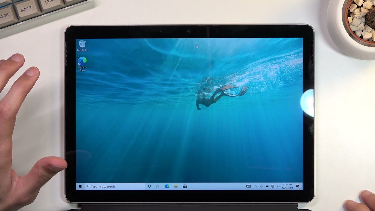 How to Take Screenshot in MICROSOFT Surface Go 2 - Capture Screen in Microsoft Laptop