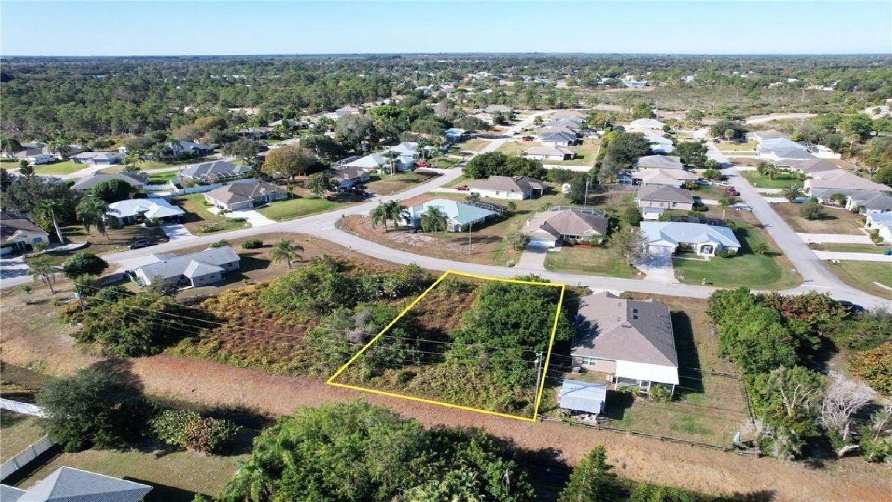 106 Tracy Drive, Sebastian, FL Presented by Robin Burgarella.