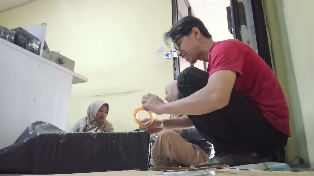 PROSES PACKING PAKET ONLINE 