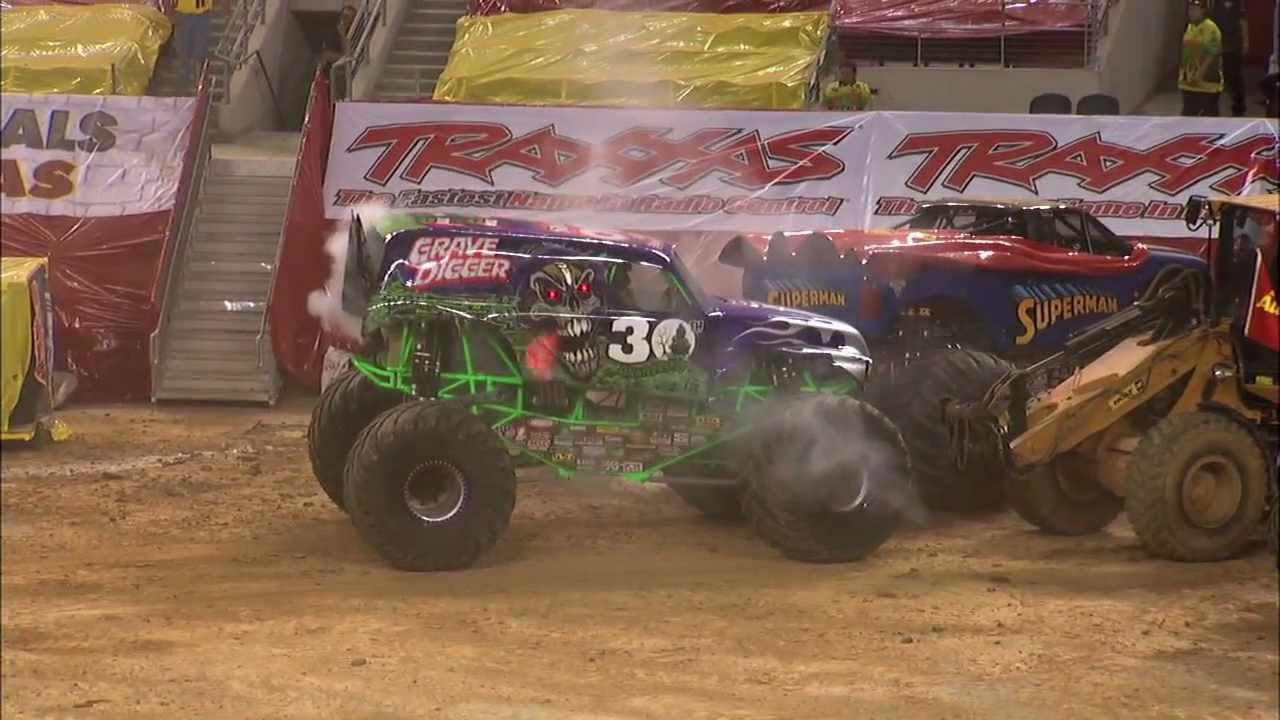 Monster Jam — Деннис Андерсон и Grave Digger Monster Truck Freestyle из Арлингтона, Техас — 2012