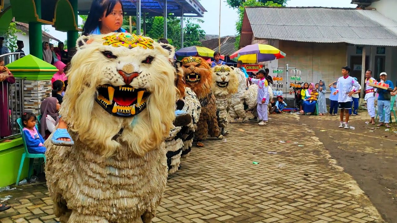 Seru naik can macanan singo raung dan drumband al azhar di sumber ketempa 