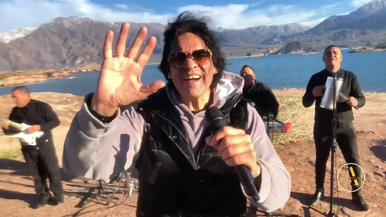Que levante la mano.