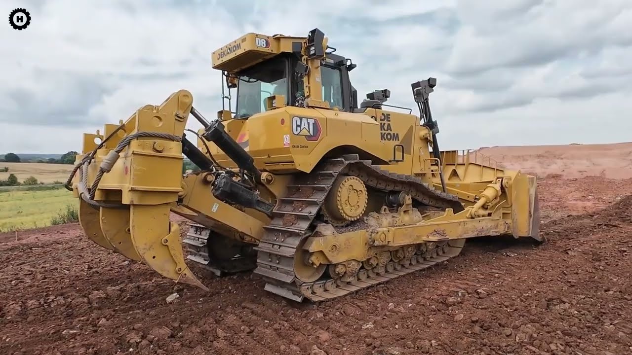 Navážení násypu a úprava novým dozerem Cat D8