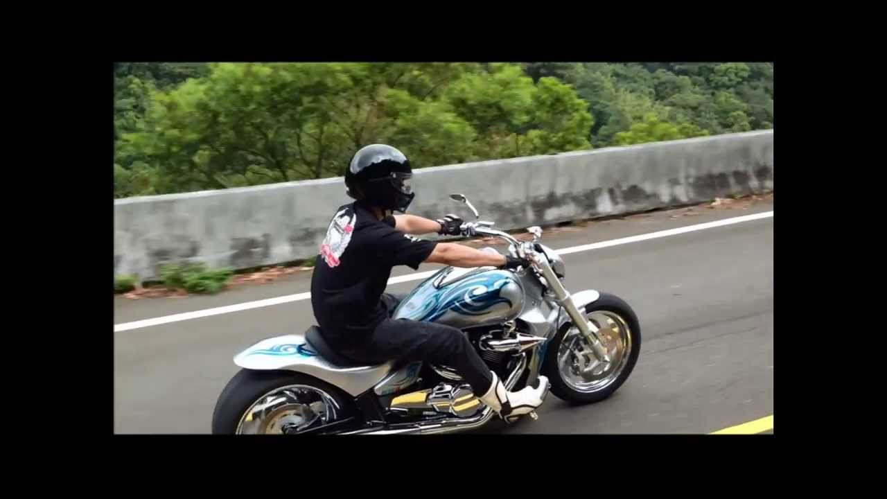 REVO18 - M109R M1800R custom bike