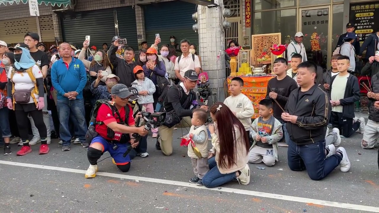 媽祖好像在跟萌娃說些什麼？？🤔_2026白沙屯三媽祖屏東旗山贊境 （5）