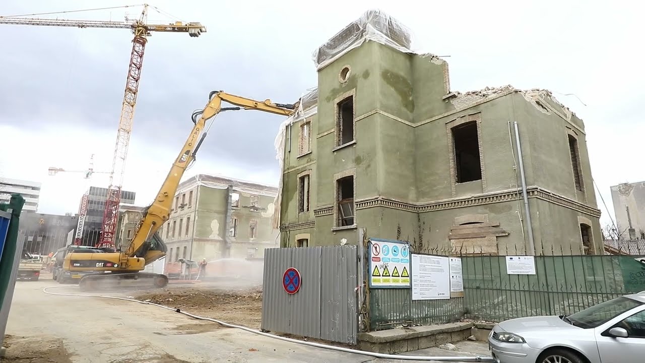 Ru&scaron;enje zgrade na Ilici 242 čiji dio se jučer uru&scaron;io