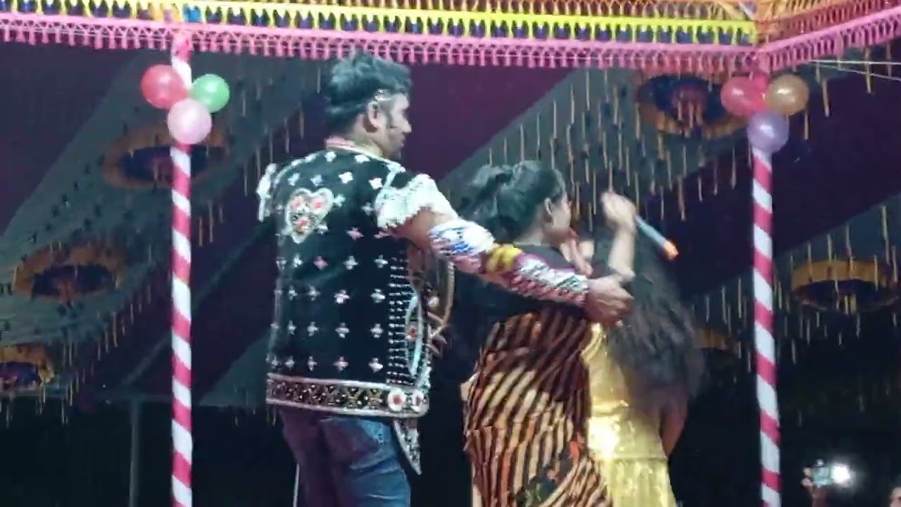 উরা ধুরা ডান্স 