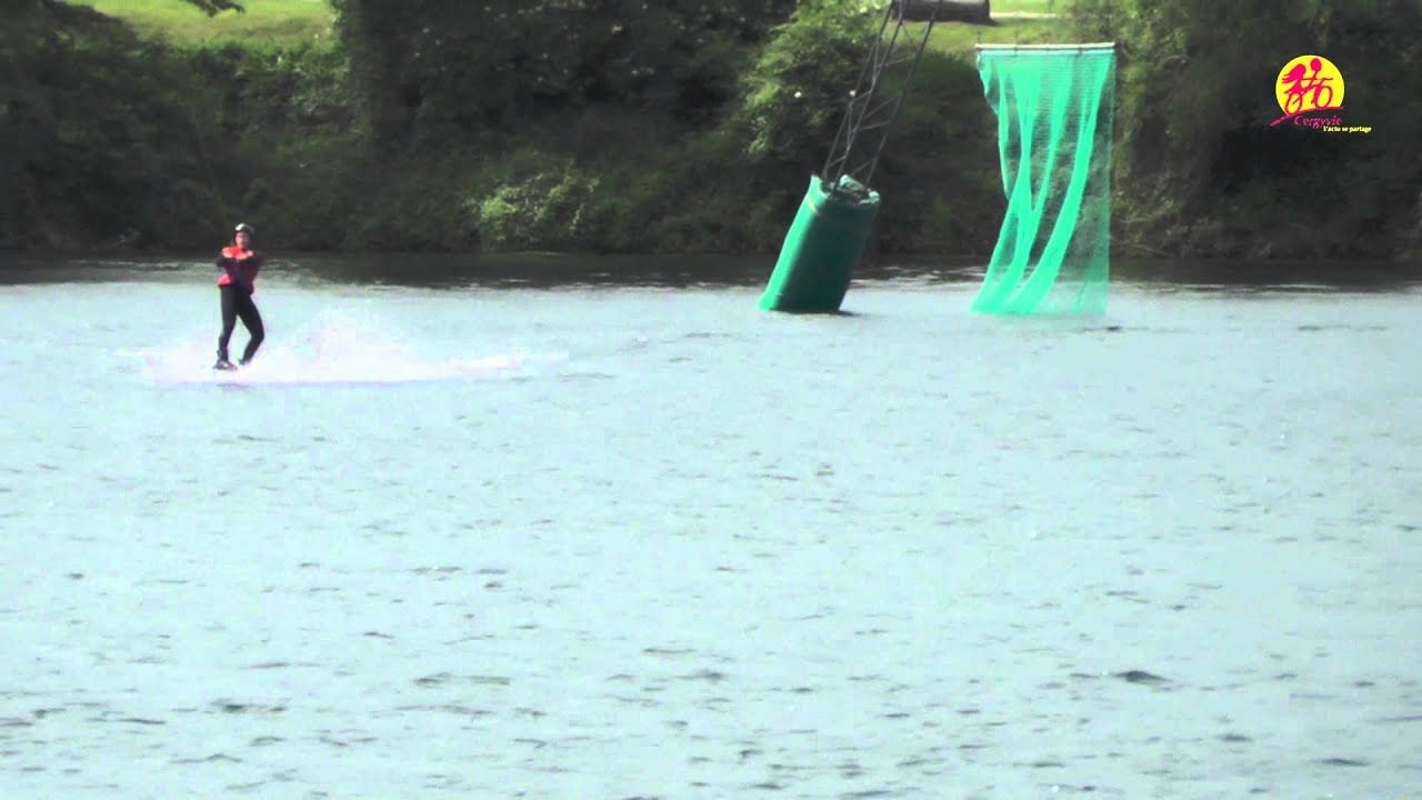 Téléski nautique à la base de loisirs de Cergy