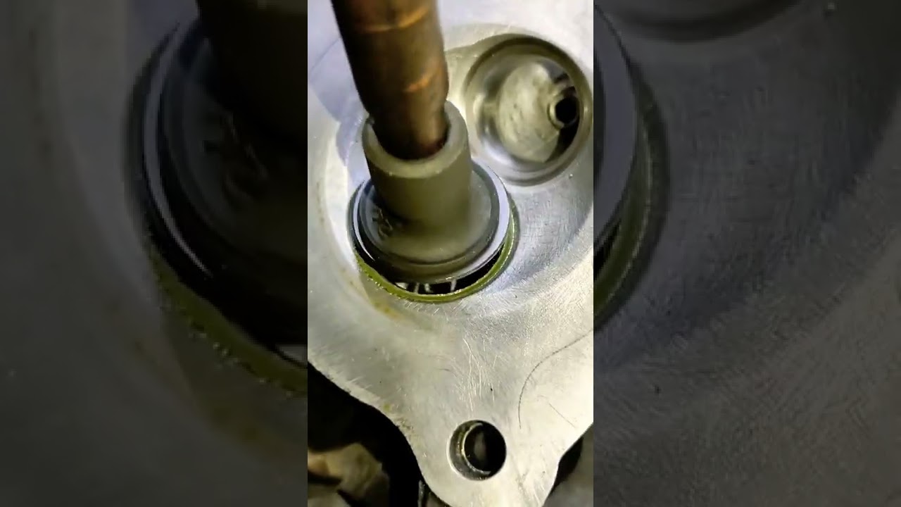 Valve grinding and lapping honda 150cc cylinder head. 
