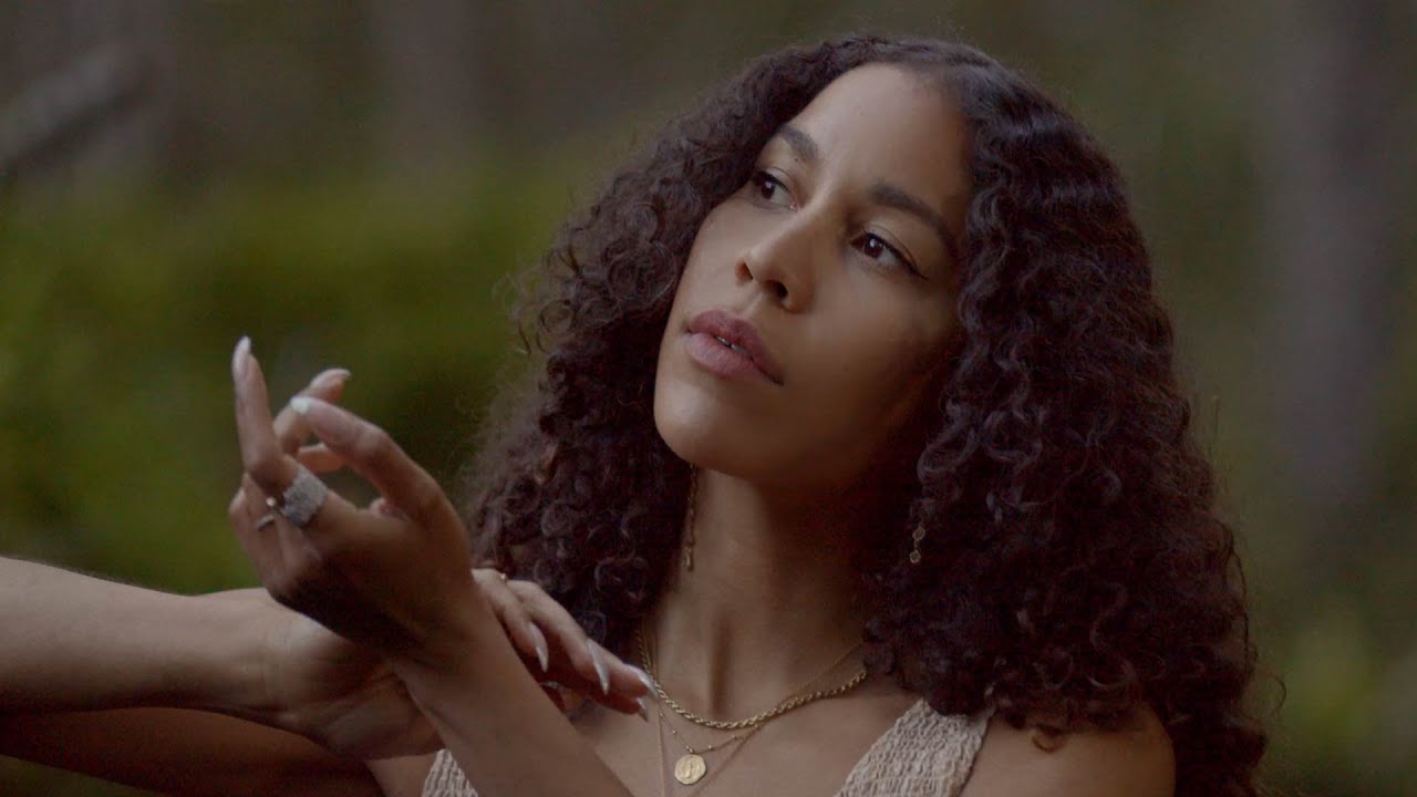 Charlotte Dos Santos - Filha Do Sol (Official Visualiser)