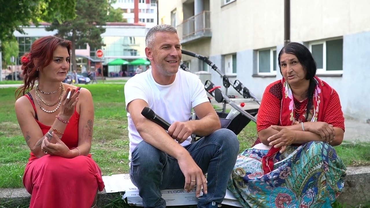 NA OČIMA SI KURVAR A I TAJ DRUGI JE ISTI ROMKINJA  NAM GATALA U DLAN